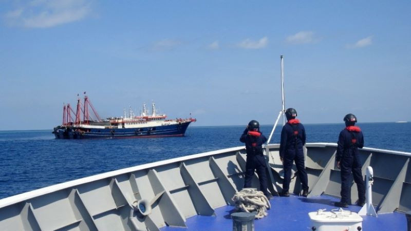 Филипините следят 55 китайски кораба във водите си в Южнокитайско море